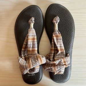 Barely used sanuks womens 10 sandal - brown sole